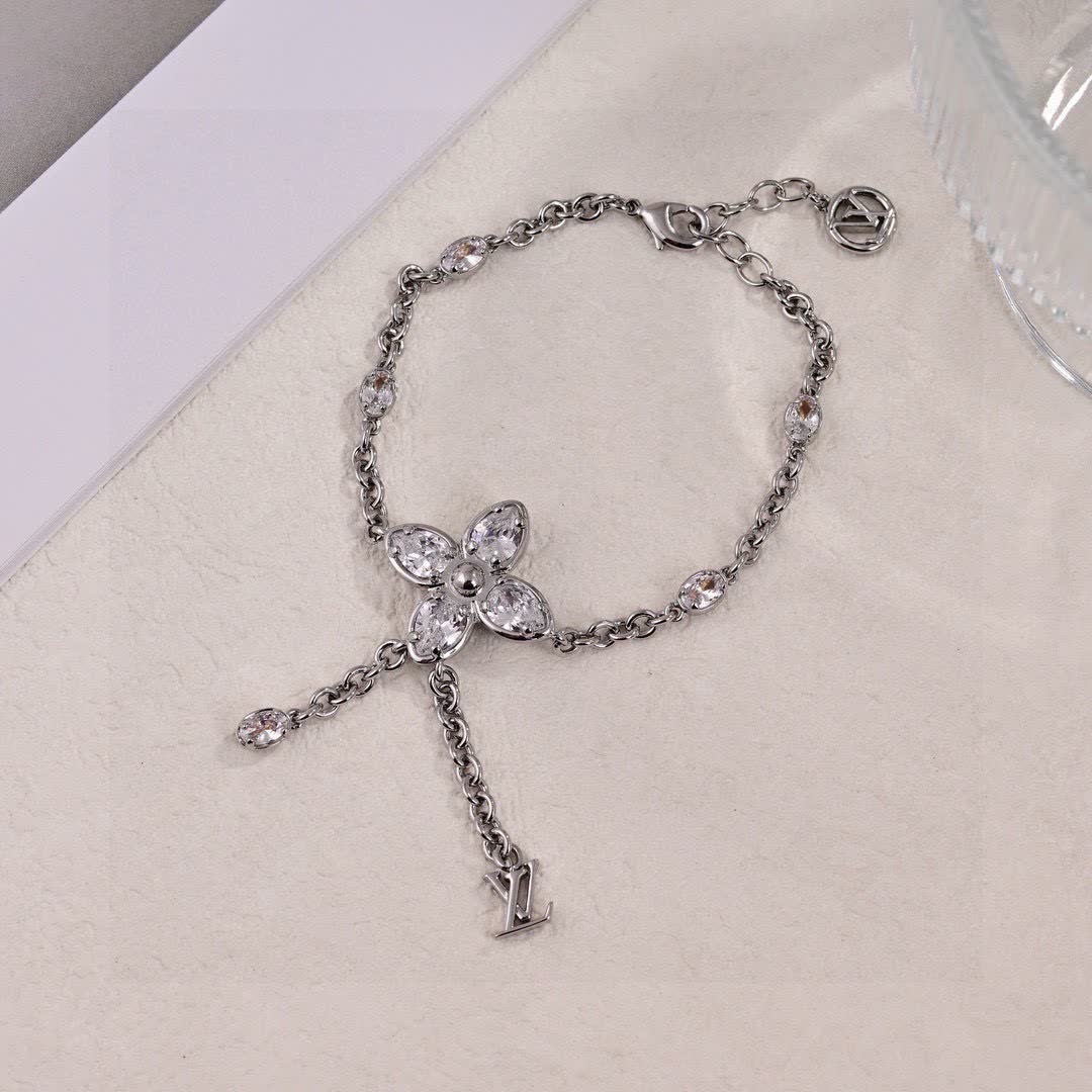 Louis Vuitton Silver Flower Necklace with Diamonds